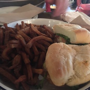 Le Pub Chelsea - Piri piri sandwich - Gastropubs Near Me - Chelsea, Quebec