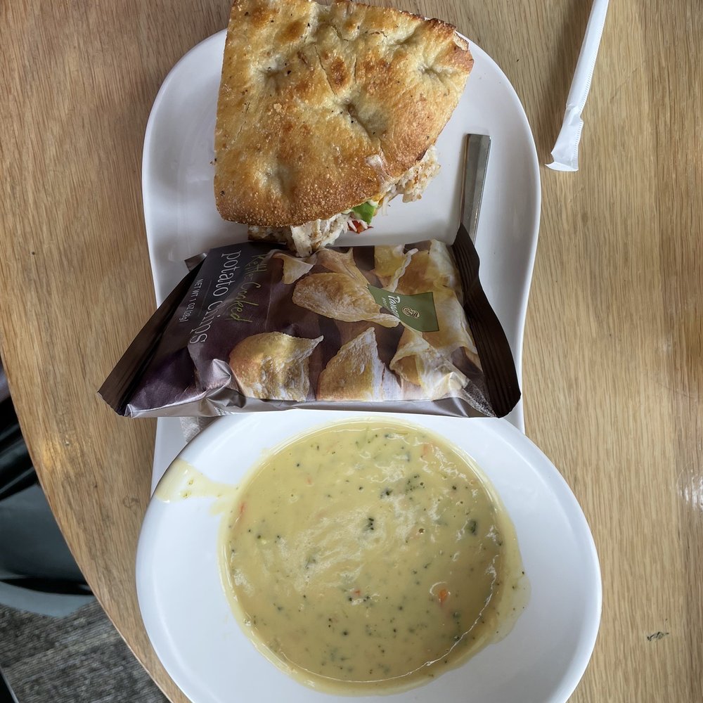 Broccoli cheddar soup with chiptole chicken sandwich Broccoli cheddar soup with chiptole chicken sandwich