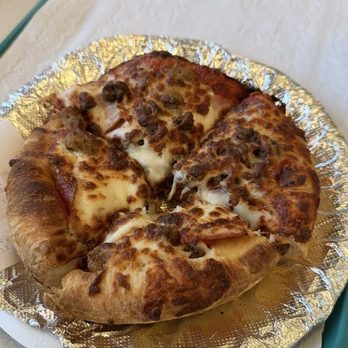 Canyon Diner - All meat pizza - American Near Me - Bryce Canyon City, Utah