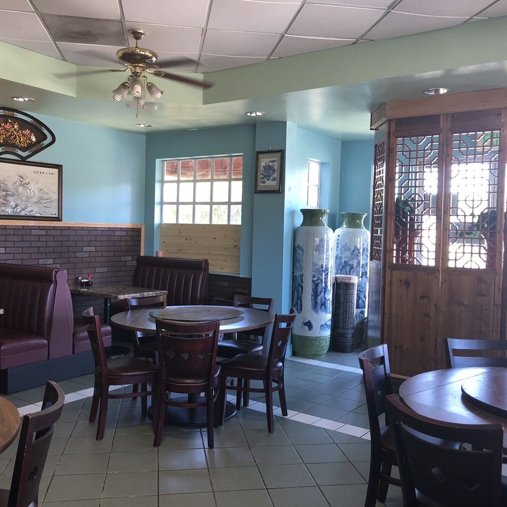 Lone Tree Drive In - Dining room - Diners Near Me - Brentwood, California
