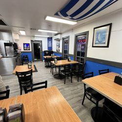 Nino's Greek Cafe - Inside