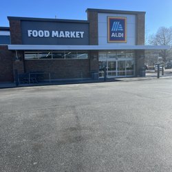 ALDI - Entrance