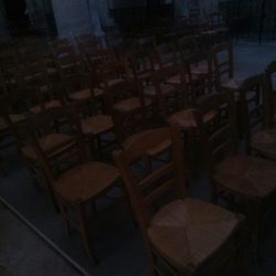 Eglise Notre-Dame - Stühle statt Kirchenbänke