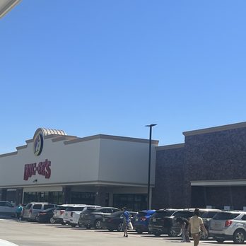Buc-ee’s - Front exterior - Gas Stations Near Me - Fort Valley, Georgia