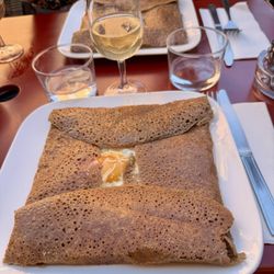 Le Castrum - Crepe with egg, ham and mushrooms ‍ with a glass of house white wine