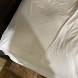STAINS ALL OVER THE BED SHEETS!!!