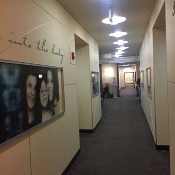 Sutter Imaging Roseville II - Tastefully decorated hallway - Diagnostic Imaging Near Me - Roseville, California