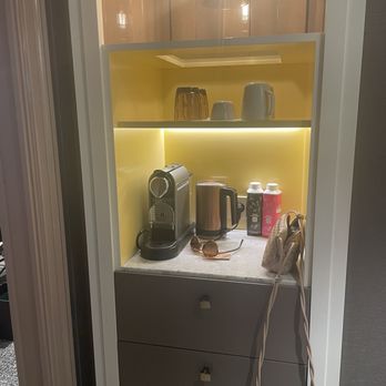 Hôtel Scribe Paris - Coffee nook complete with everything needed and a refrigerator drawer - Hotels Near Me - Paris, 75 Hôtel Scribe Paris - Coffee nook complete with everything needed and a refrigerator drawer - Hotels Near Me - Paris, 75