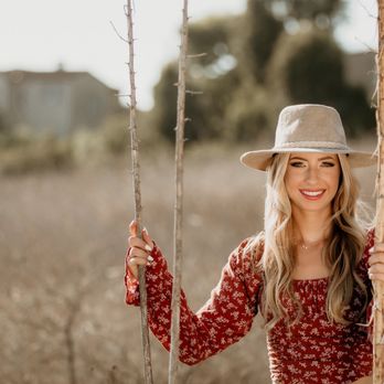 Launa Penza Photography - Senior photo session - Session Photography Near Me - Valencia, California