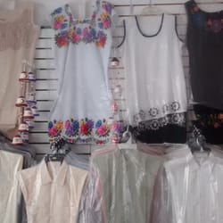 Novedades Esther - Venden blusas, vestidos, cinturones, todo bordado.