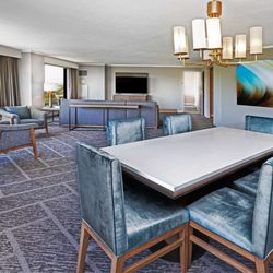 DoubleTree by Hilton Hotel Tulsa - Warren Place - Guest room