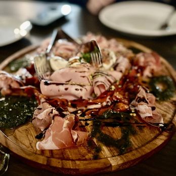 La Piazza Restaurant - Italian Near Me - Wallingford, Connecticut