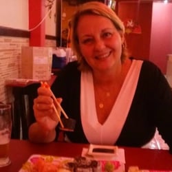 Paraíso do Sushi - Minha esposa aproveitando um japa!