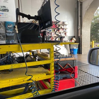 Oil Changers - The interior of the shop - Oil Change Stations Near Me - Pacifica, California Oil Changers - The interior of the shop - Oil Change Stations Near Me - Pacifica, California