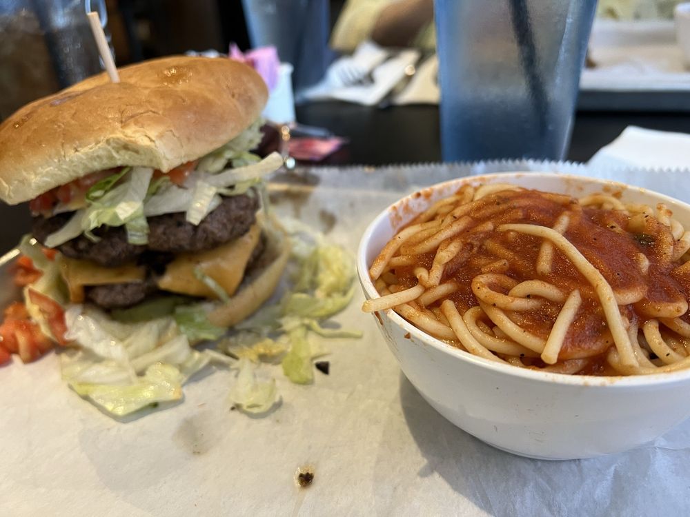 Marino's American Eatery Logo