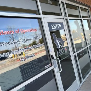 McKinney Emergency Veterinary Clinic - Located in the same shopping area as Sprouts! - Veterinarians Near Me - McKinney, Texas