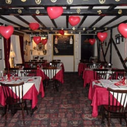 Wheel Inn - inside ready for dinner