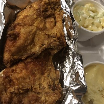 Lindy's Chicken - two pieces of fried chicken and a side of macaroni and cheese - Chicken Wings Near Me - Midway, Florida