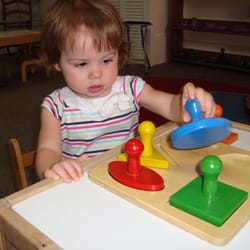 Little Hands Montessori - shape and color puzzle