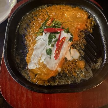 Muan Jai Thai Kitchen - CHOO CHE SALMON - Thai Near Me - Chicago, Illinois Muan Jai Thai Kitchen - CHOO CHE SALMON - Thai Near Me - Chicago, Illinois