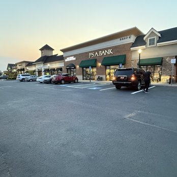 Bonefish Grill - The lack of handicap parking . They could at least put in a ramp so you didn't have to walk so far. - Seafood Near Me - Buford, Georgia