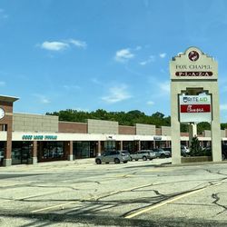 Fox Chapel Plaza - Sign, parking lot, and stores