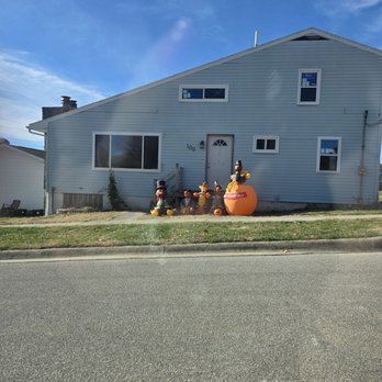 Window World of Cedar Rapids - Front of house with new windows - Windows Installation Near Me - Hiawatha, Iowa Window World of Cedar Rapids - Front of house with new windows - Windows Installation Near Me - Hiawatha, Iowa