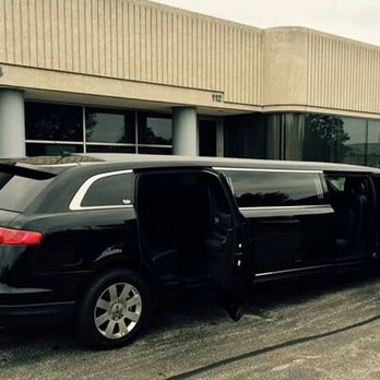 Lady Loves Limosine Services - Lincoln Limousine MKT 5-Door - Limos Near Me