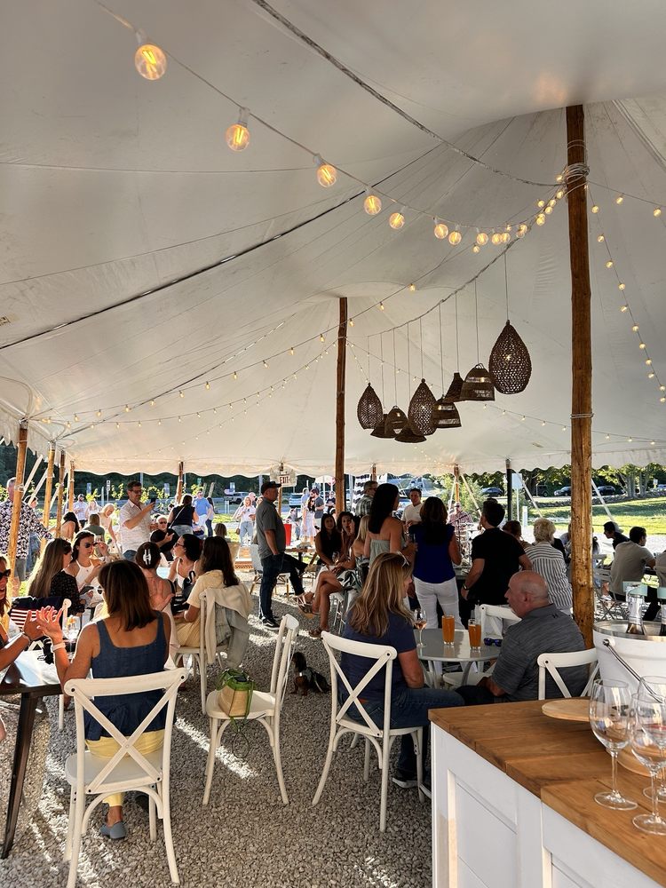 Social spots from Gooseneck Vineyards