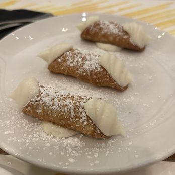 Pasta Eater - Cannoli siciliani - Italian Near Me - New York, New York Pasta Eater - Cannoli siciliani - Italian Near Me - New York, New York
