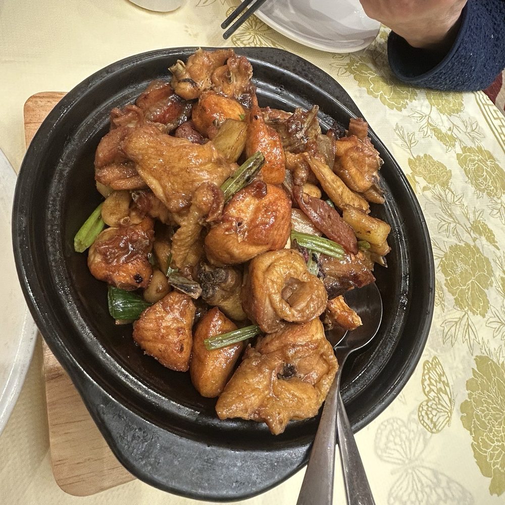 Bamboo Garden - Sizzling Chicken and Basil in Brown Sauce - Dim Sum Near Me - Brooklyn, New York