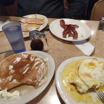 Broadway Diner - American Near Me - Spokane, Washington
