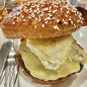 Gordon Ramsay Burger Las Vegas - Farmhouse burger - Burgers Near Me - Las Vegas, Nevada