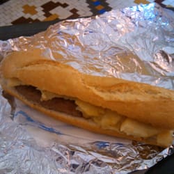 Aquí tenéis bocaton made in Morrut 25 cm (ni Nacho Vidal oiga) lleno hasta reventar, rico rico y no llega a 3€ q mes vols.