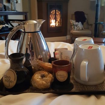 Eden Vale Inn - Coffee tray every morning by 7:30 - Bed & Breakfast Near Me - Placerville, California