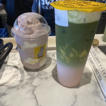 Rabbit Rabbit Tea Hawaii - Grape smoothie  and strawberry Kyoto Matcha Latte - Coffee & Tea Near Me - Honolulu, Hawaii
