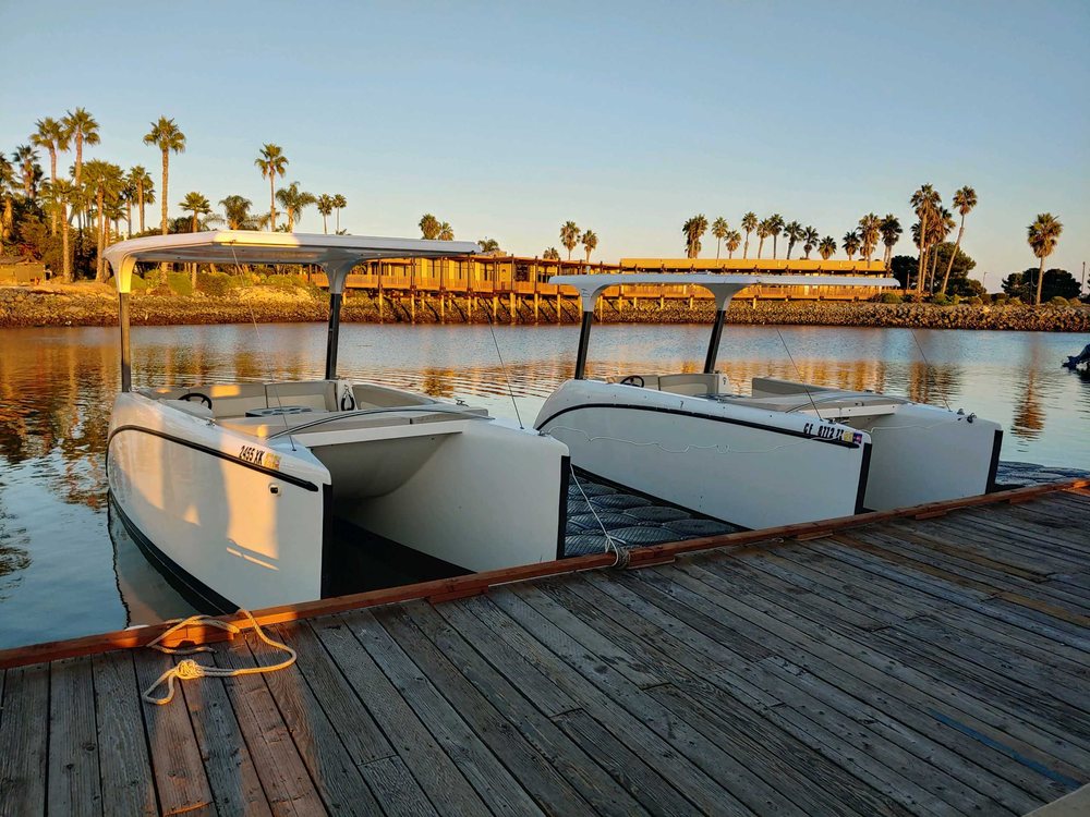 Infinity Solar Boats LLC Logo