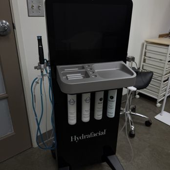Calabasas Dental Spa - HYDRAFACIALS AT GLAMRX BAR (inside the dental spa) - Cosmetic Dentists Near Me - Calabasas, California Calabasas Dental Spa - HYDRAFACIALS AT GLAMRX BAR (inside the dental spa) - Cosmetic Dentists Near Me - Calabasas, California