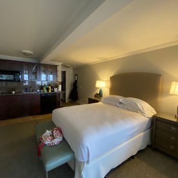 The Waves Cannon Beach - Flagship Junior Suite Room 408 - Hotels Near Me - Cannon Beach, Oregon The Waves Cannon Beach - Flagship Junior Suite Room 408 - Hotels Near Me - Cannon Beach, Oregon