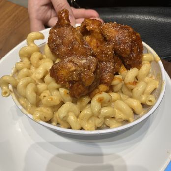 Oakland Draft House - Korean Chicken Mac and Cheese - Wine Bars Near Me - Oakland, California
