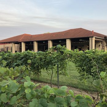 Tuscan Hills Winery - Outside eating area. - Wineries Near Me - Effingham, Illinois Tuscan Hills Winery - Outside eating area. - Wineries Near Me - Effingham, Illinois