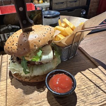 Whiskey In The Jar - Bacon and egg hamburger - Steakhouses Near Me - Łódź, LD Whiskey In The Jar - Bacon and egg hamburger - Steakhouses Near Me - Łódź, LD