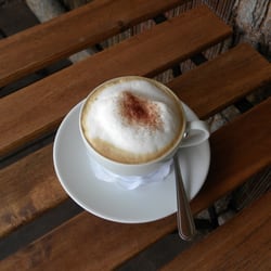 Klein Schwalbenberg - So sieht der Cappuccino in Tomis Klein Schwalbenberg aus :)