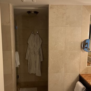 Four Seasons Hotel Chicago - Hotels Near Me - Chicago, Illinois