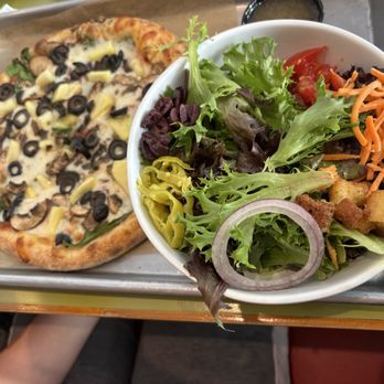 Flippers Pizza - Pizza Near Me - Windermere, Florida