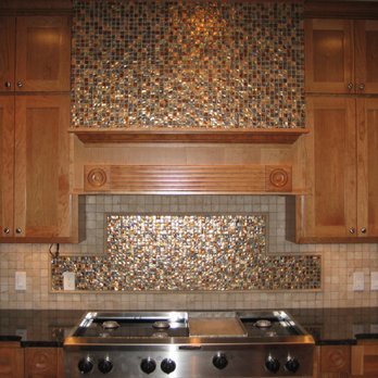 C - Side Decorating - a kitchen with wood cabinets and tile backsplash - Flooring Near Me - Rockport, Texas C - Side Decorating - a kitchen with wood cabinets and tile backsplash - Flooring Near Me - Rockport, Texas