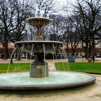 Place des Vosges - Parks Near Me - Paris, 75