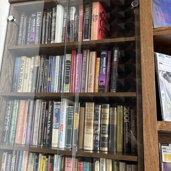 Bynx - Tiny selection of books, tucked into the corner. - Coffee & Tea Near Me - Orlando, Florida Bynx - Tiny selection of books, tucked into the corner. - Coffee & Tea Near Me - Orlando, Florida