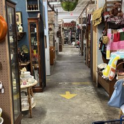 Rustique Antiques & Collectables