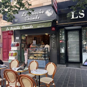 La Brioche Chaude - 5/13/26 FYI. Exterior. Even the pigeons are enjoying the pastries. lol. - Coffee & Tea Near Me - Nice, 06
